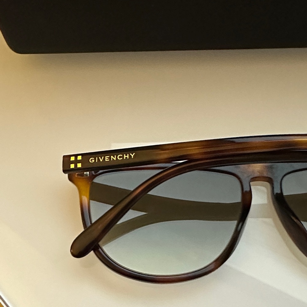 Givenchy Tortoiseshell Brown Gradient Sunglasses … - image 2